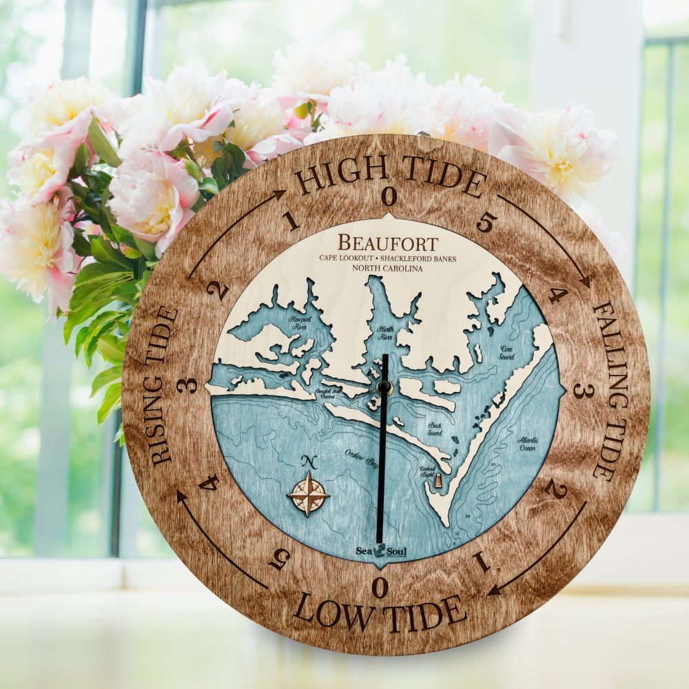 Beaufort North Carolina Tide Clock in Americana with Blue Green Water with flowers