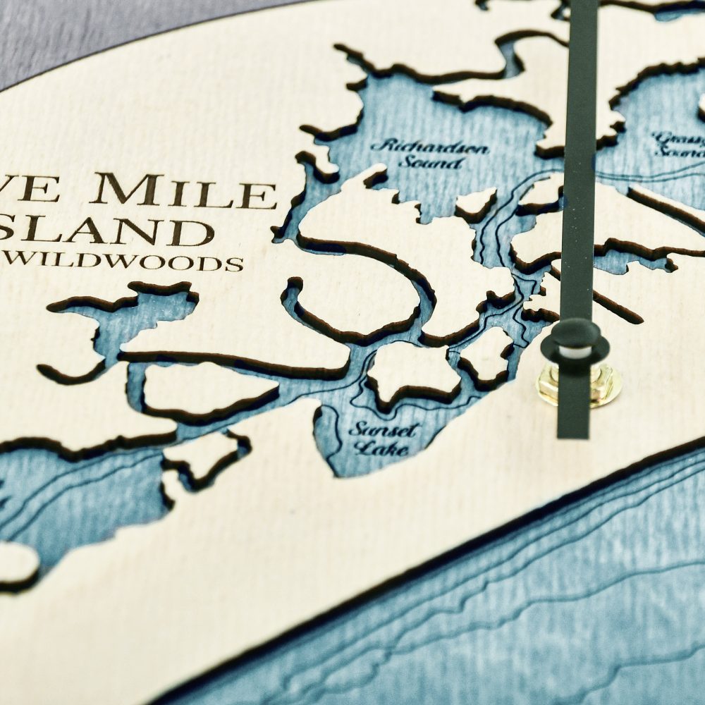 Five Mile Island Tide Clock Driftwood Accent with Blue Green Water Detail Shot 1