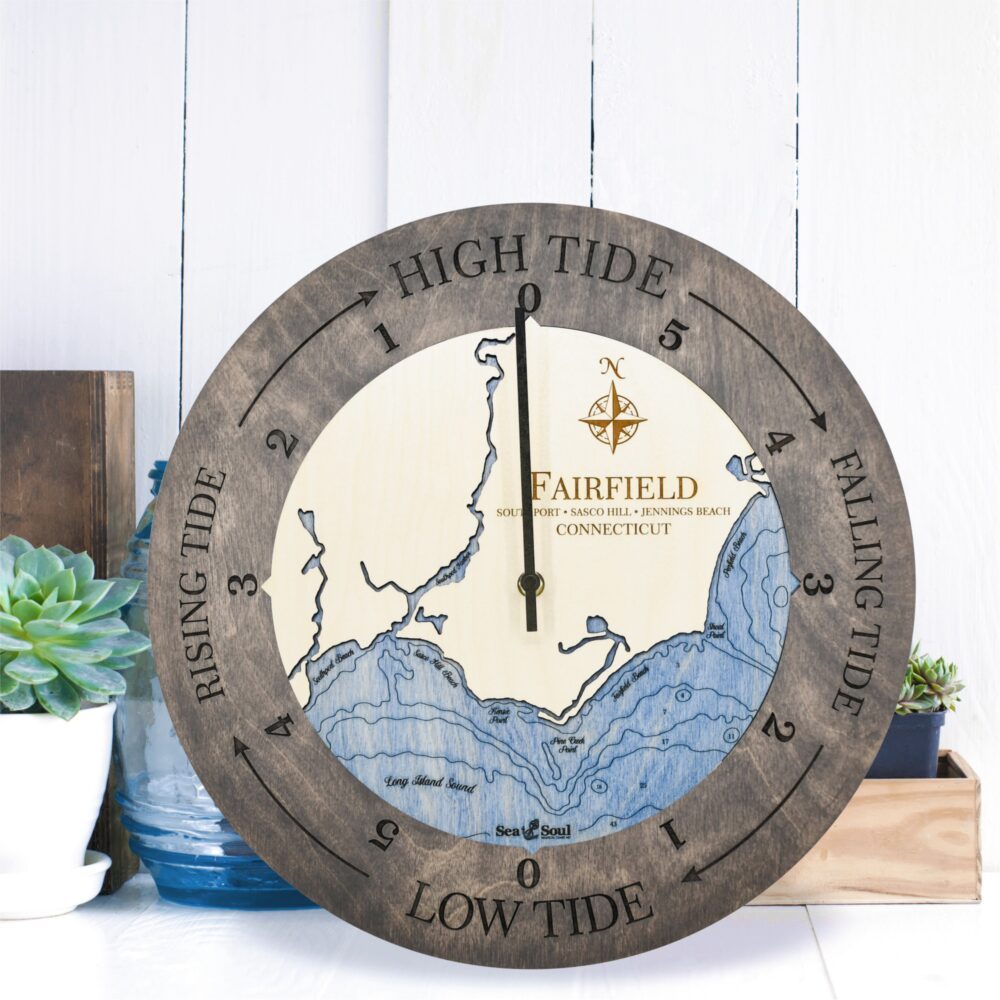Fairfield Tide Clock in Driftwood with Deep Blue Water in use